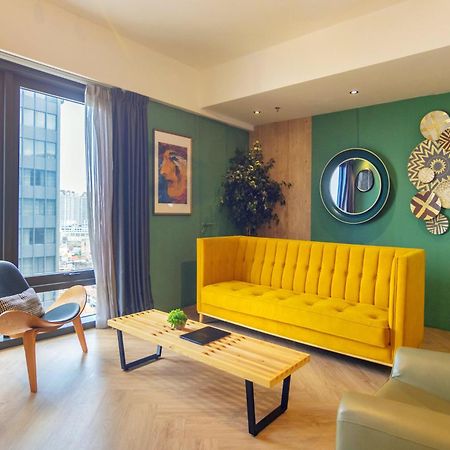 Tropicana 218 X Airlevate Suites George Town Buitenkant foto