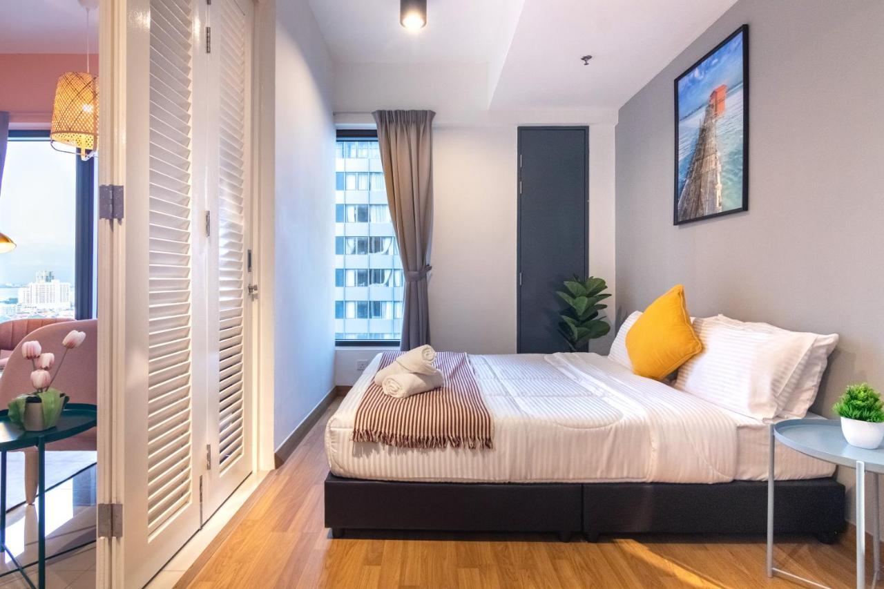 Tropicana 218 X Airlevate Suites George Town Buitenkant foto