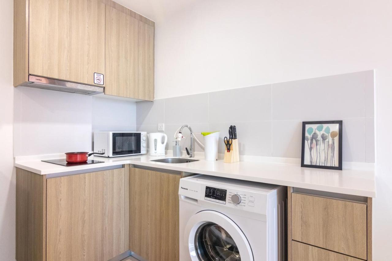 Tropicana 218 X Airlevate Suites George Town Buitenkant foto