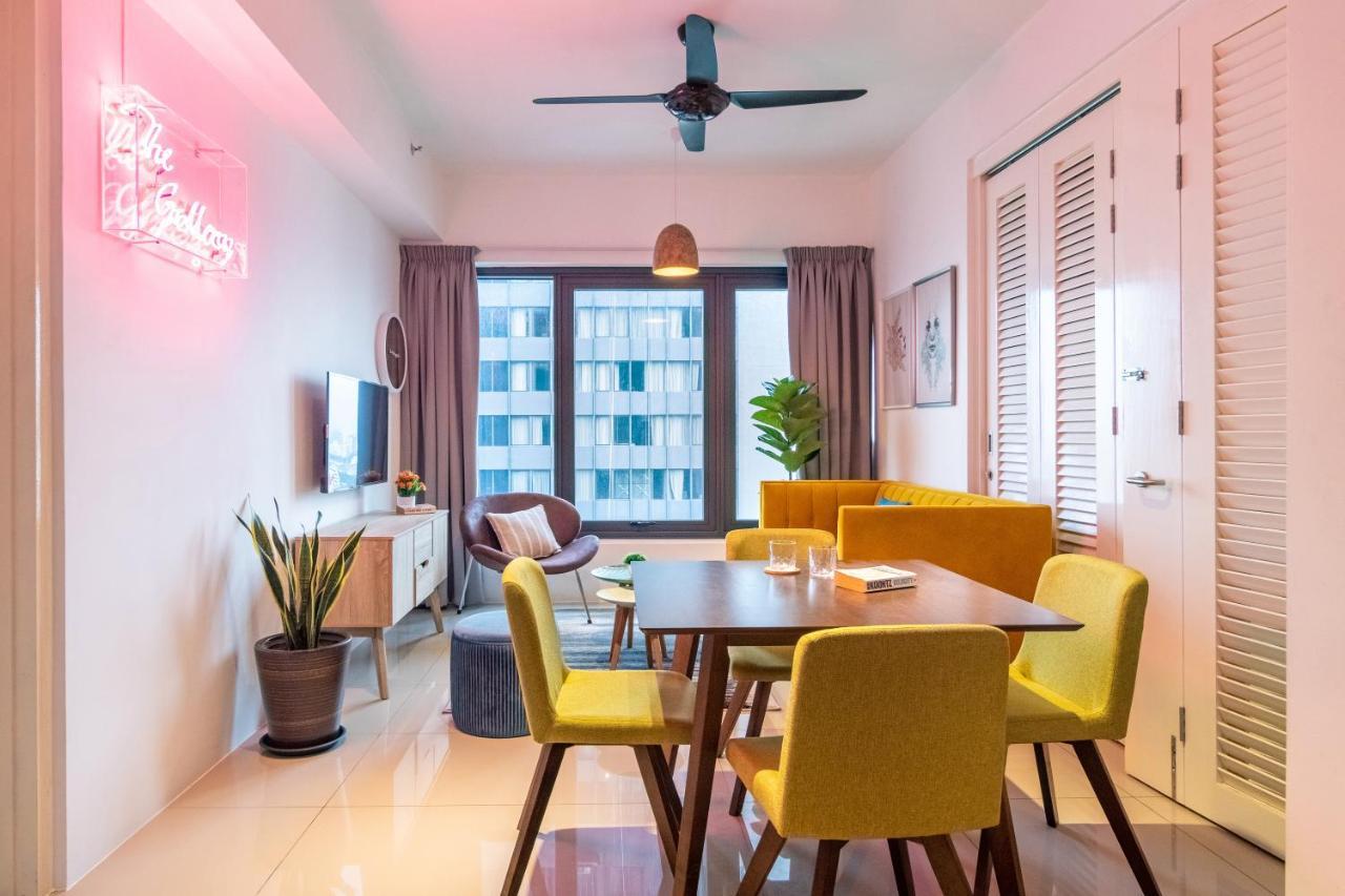 Tropicana 218 X Airlevate Suites George Town Buitenkant foto