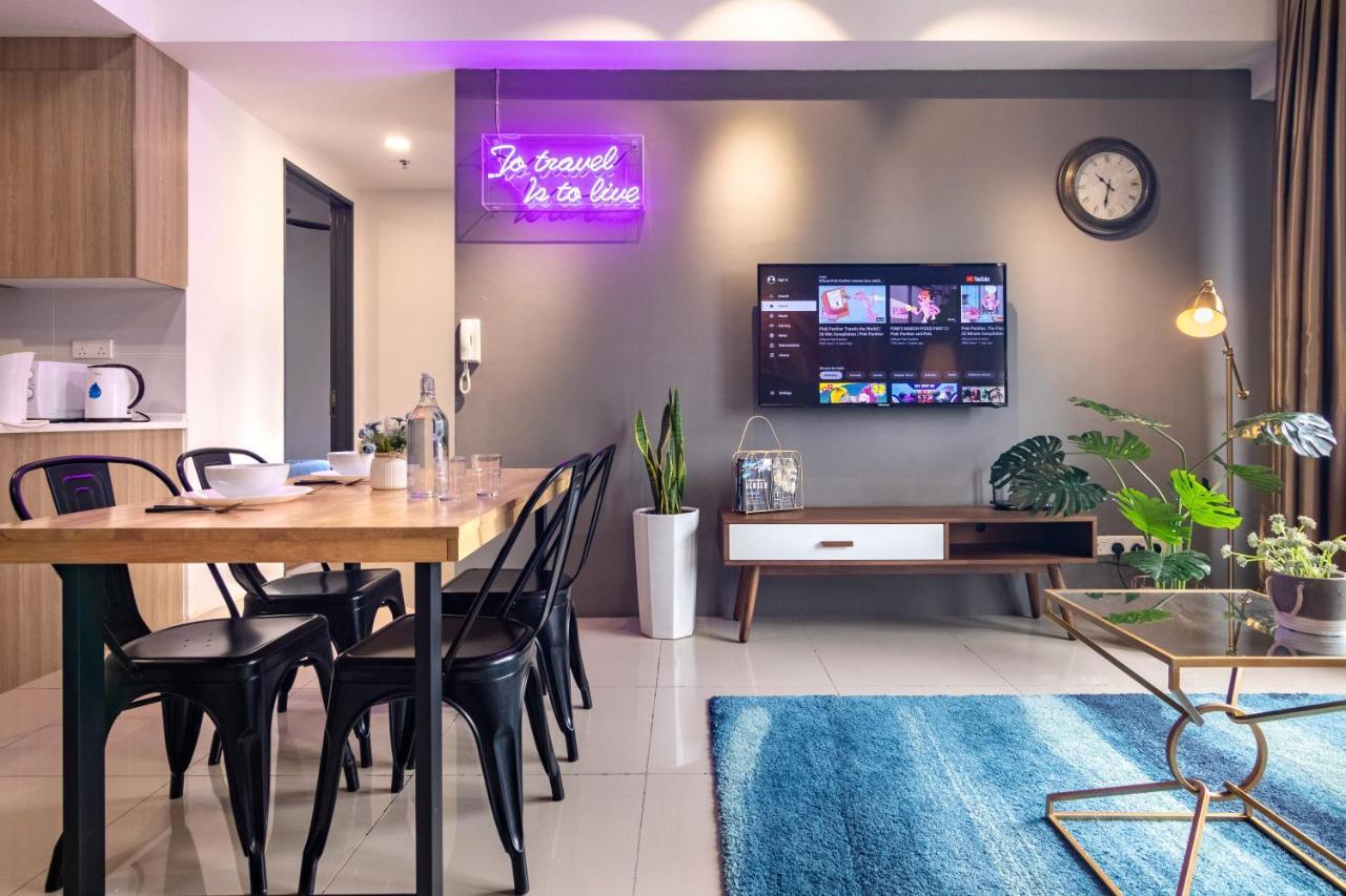 Tropicana 218 X Airlevate Suites George Town Buitenkant foto