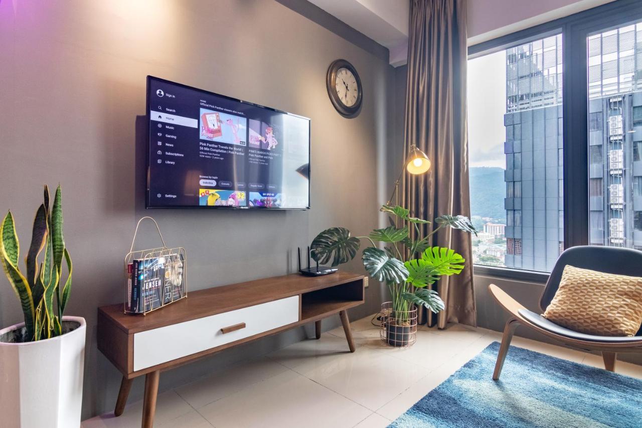 Tropicana 218 X Airlevate Suites George Town Buitenkant foto