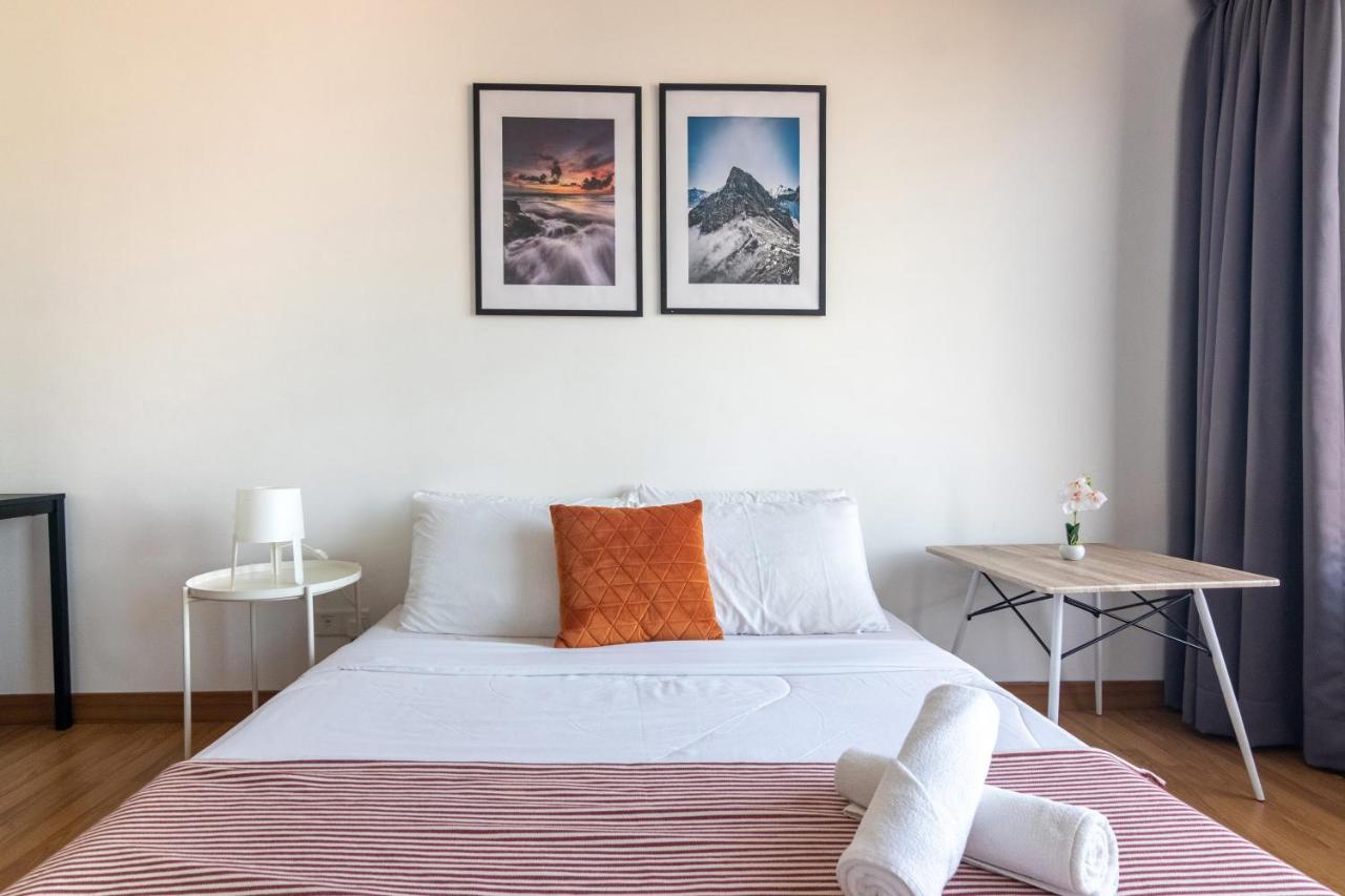Tropicana 218 X Airlevate Suites George Town Buitenkant foto