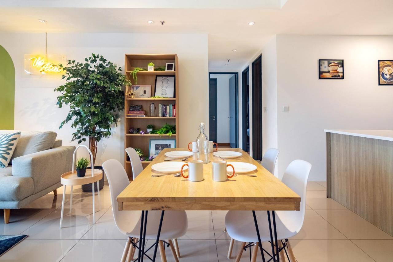 Tropicana 218 X Airlevate Suites George Town Buitenkant foto