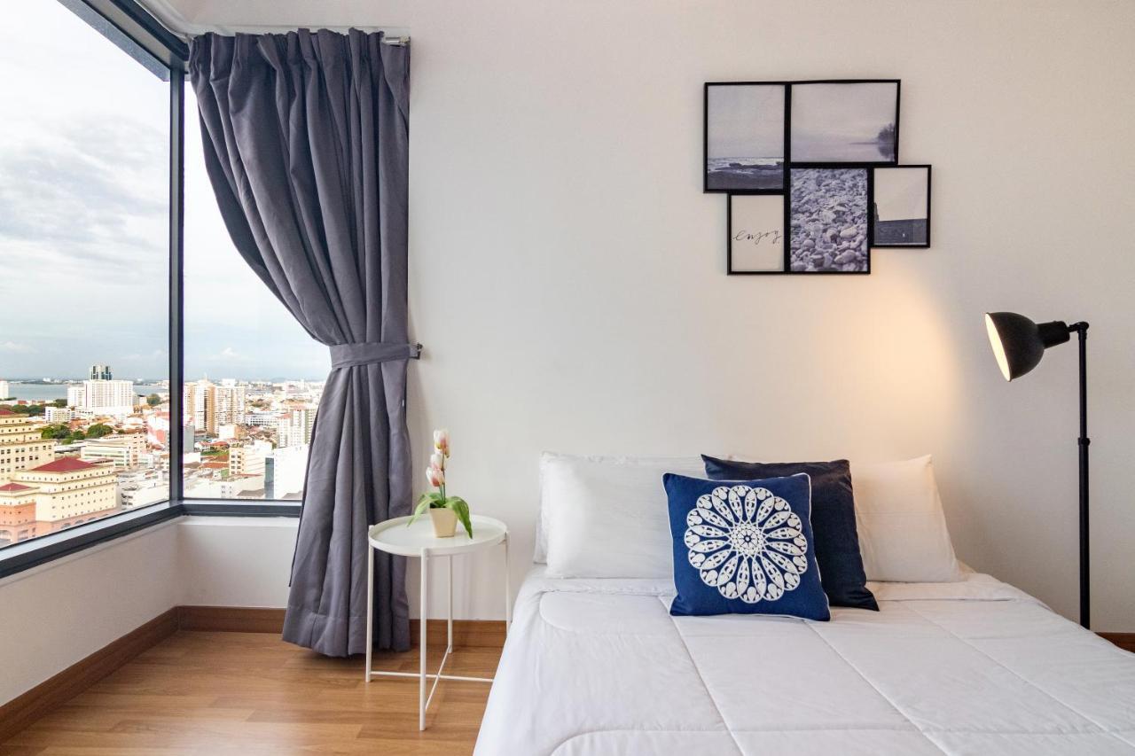 Tropicana 218 X Airlevate Suites George Town Buitenkant foto