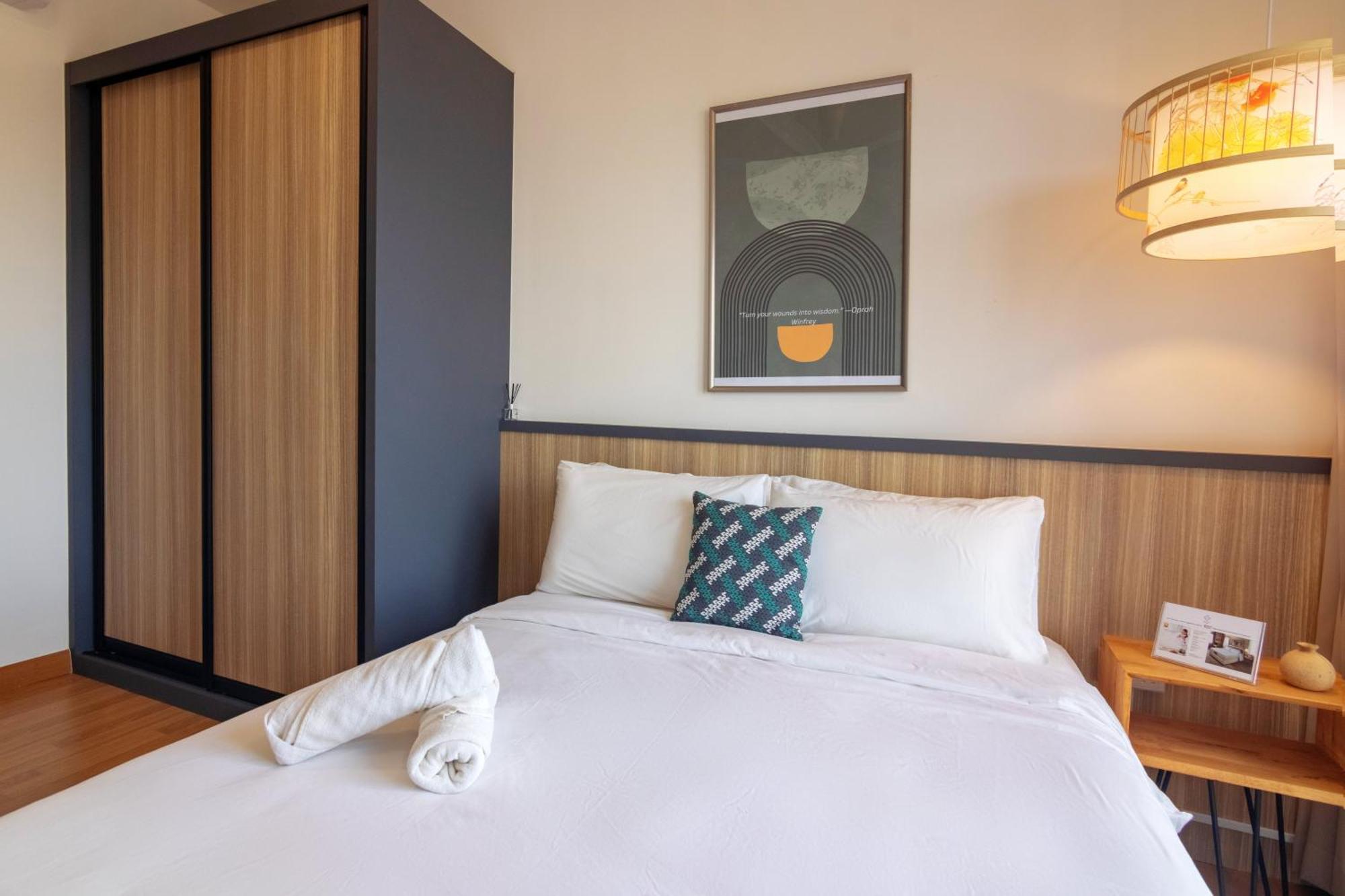 Tropicana 218 X Airlevate Suites George Town Buitenkant foto