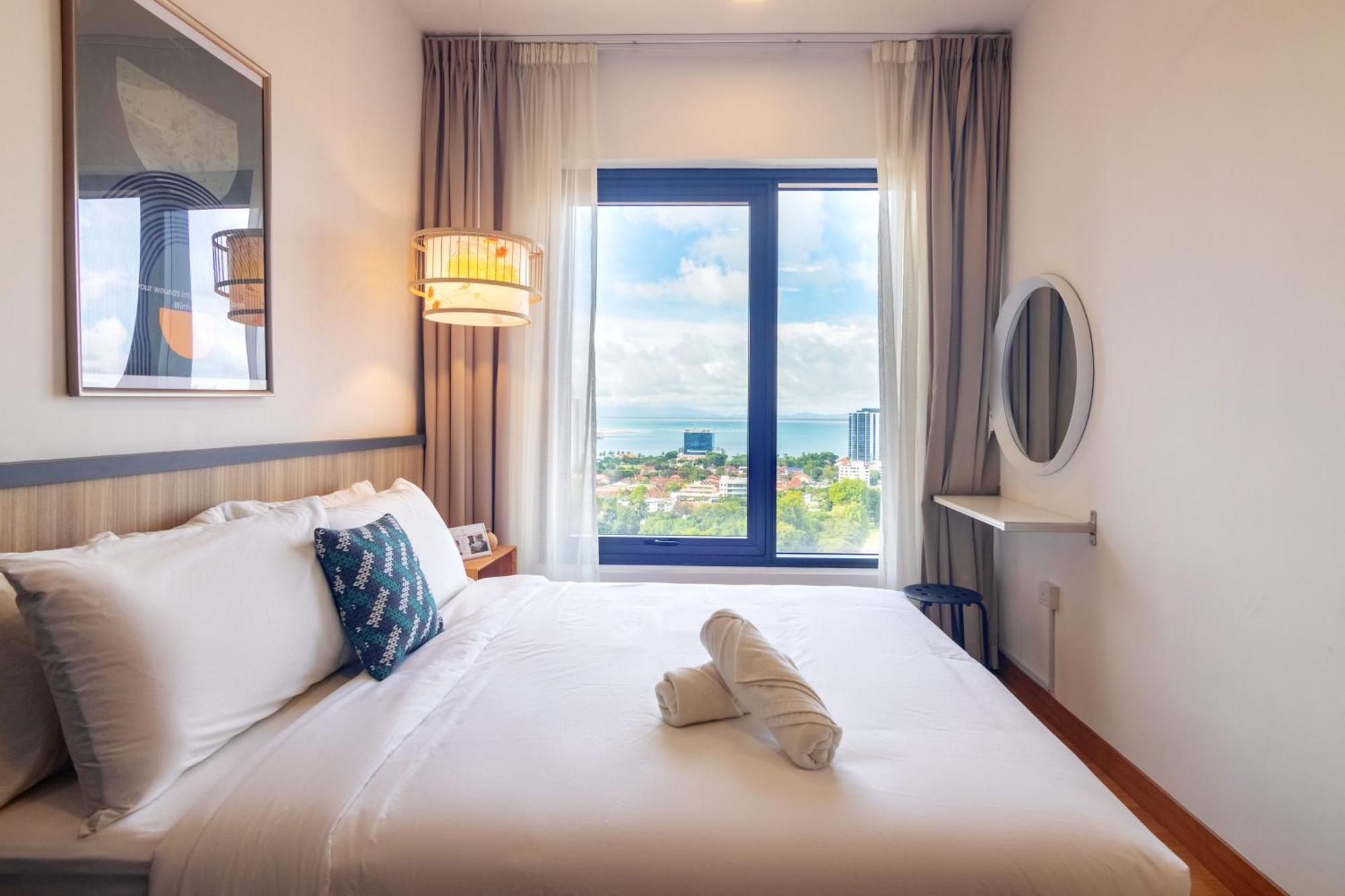 Tropicana 218 X Airlevate Suites George Town Buitenkant foto