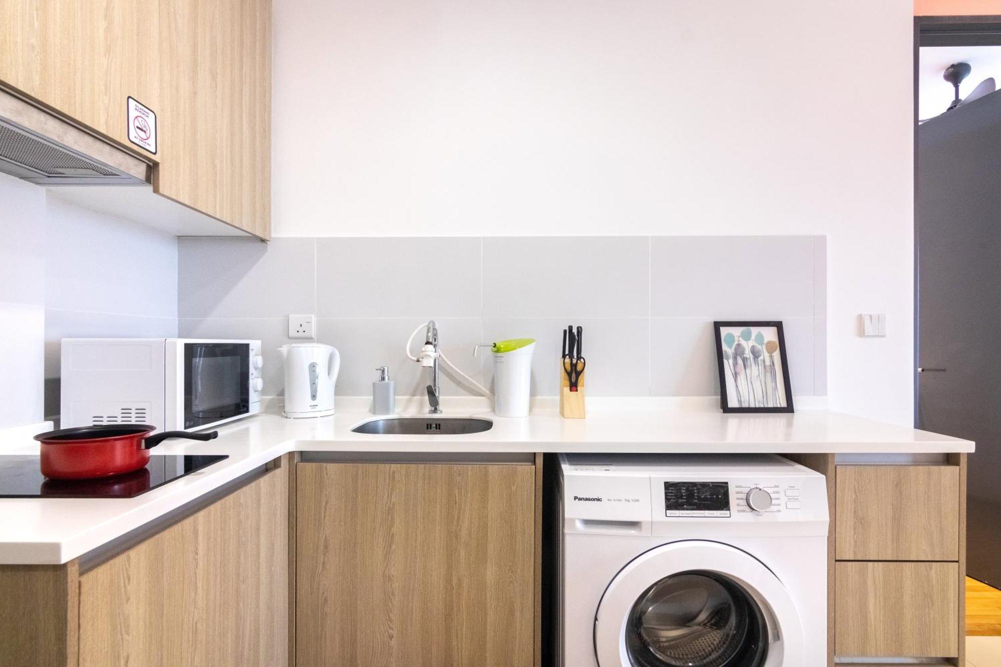 Tropicana 218 X Airlevate Suites George Town Kamer foto