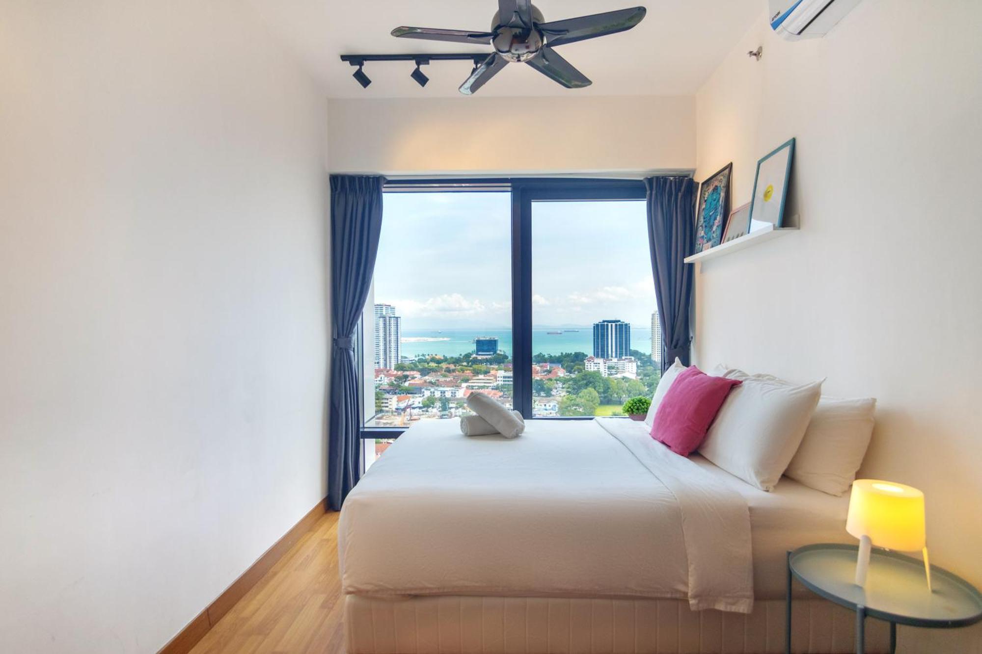 Tropicana 218 X Airlevate Suites George Town Buitenkant foto