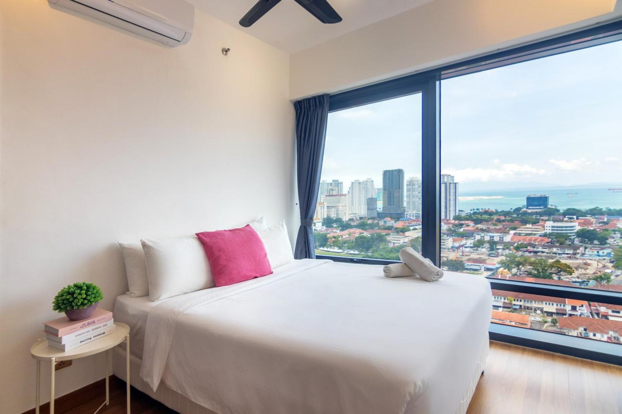 Tropicana 218 X Airlevate Suites George Town Buitenkant foto