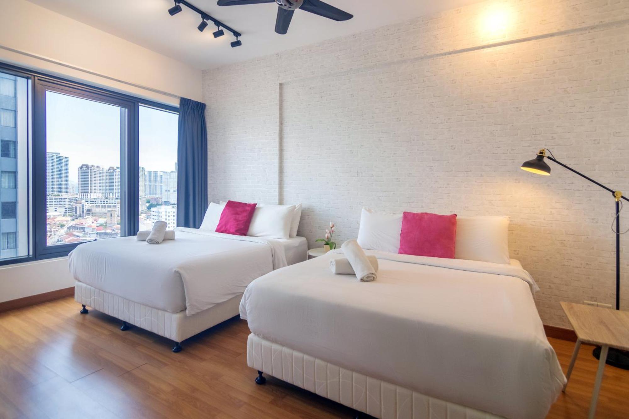 Tropicana 218 X Airlevate Suites George Town Buitenkant foto